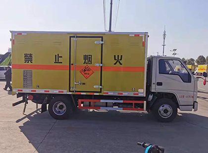 休宁爆破器材运输车技术升级与安全合规新趋势